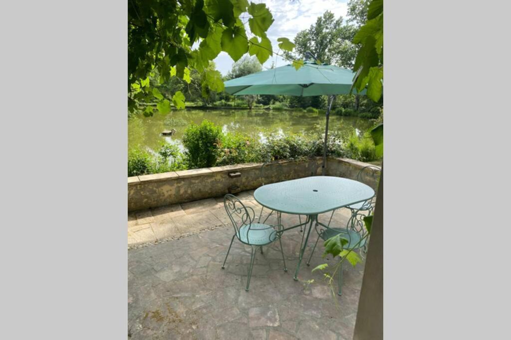 La Petite Maison Au Bord De L'Etang Chirac  Exterior photo